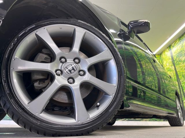 �y����18�C���`�A���~�z�C�[���z�O�ςɃ}�b�`���������A���~�z�C�[���𑕒����Ă���܂��B�e��ЊO�A���~�z�C�[����A�X�^�b�h���X�^�C�����戵�����Ă���܂��B���񂲑��k����������