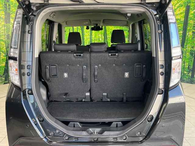 ���i�̂���������ʋ΁A���}���ɏ\���ȉ׎��X�y�[�X���m�ۂ��Ă���܂��B�Z�J���h�V�[�g��|���ƁA�傫�ȉו��̐ύڂ��\�ł���