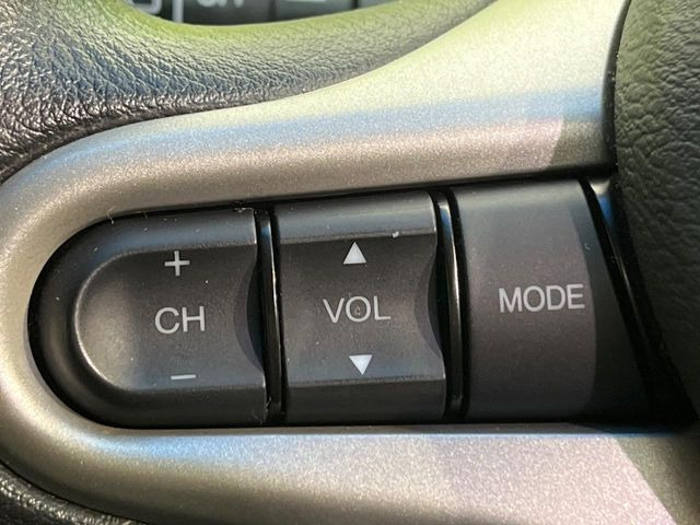 �y�X�e�A�����O�X�C�b�`�z�^�]���A�O������ڐ������炷���ƂȂ��A�I�[�f�B�I���̑��삪�\�ȕ֗��@�\!���S&���K�ȃh���C�u�����o���Ă���܂���