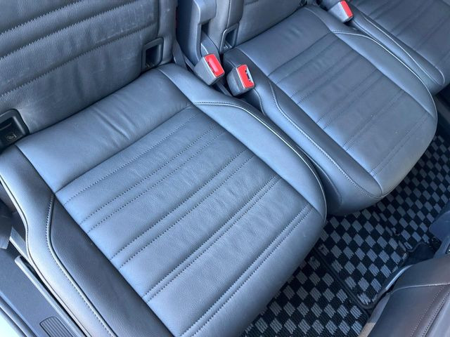 ●後部座席も気になるようなキズ・汚れやへたり等、大きなダメージはなく、良好な状態です。