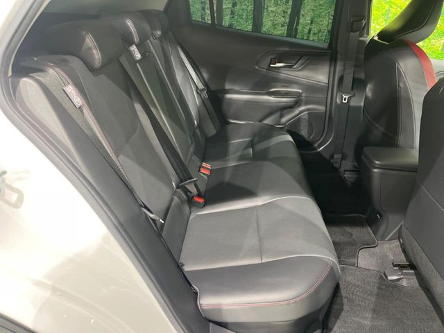 �R���p�N�g�J�[�ł����A�Z�J���h�V�[�g�͏\���ȍL����������K�ɂ���肢�������܂���V�[�g��|���đ傫�ȉו���ς񂾂�ƁA�p�r�̕����L��1��ł��B