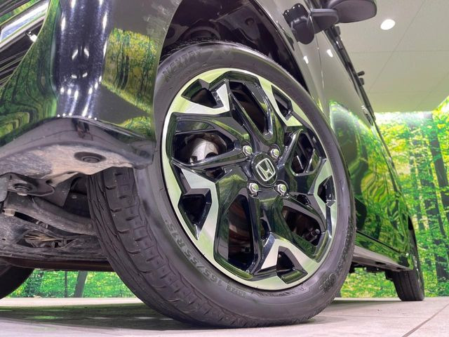 �y���������C���`�A���~�z�C�[���z�O�ςɃ}�b�`���������A���~�z�C�[���𑕒����Ă���܂��B�e��ЊO�A���~�z�C�[����A�X�^�b�h���X�^�C�����戵�����Ă���܂��B���񂲑��k����������