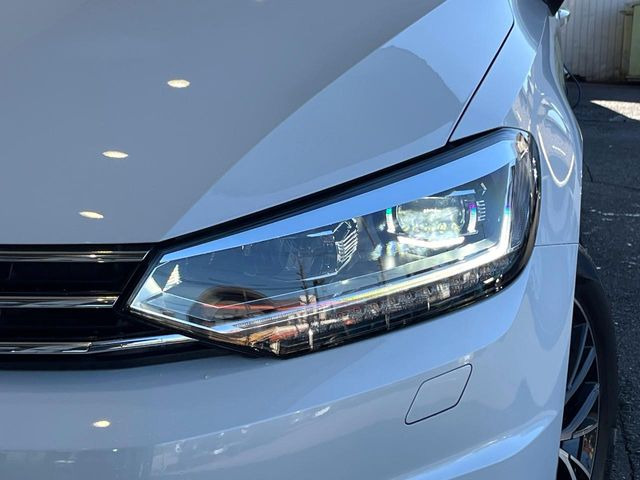 ●LEDヘッドライト:夜間走行時も良好な視界を確保し安心して運転できる高輝度LEDヘッドライトを装備!点灯速度が早く、消費電力も抑えられています。