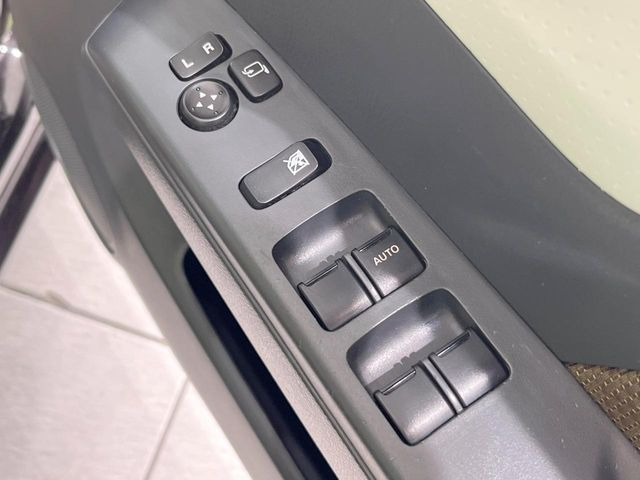 �y�d���i�[�~���[�z�T�C�h�~���[�͓d���i�[���ƂȂ��Ă���A�������ԏ�ł��L�Y�������X�N��}�����܂��B