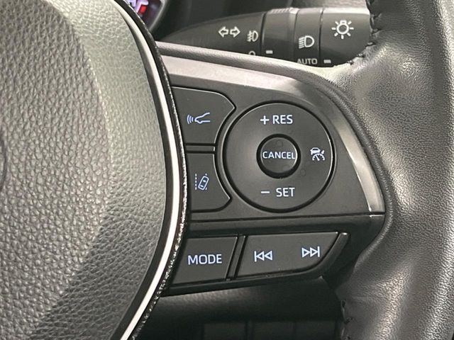【レーダークルーズコントロール】高速道路での長距離走行が楽に!!自動で速度を保つクルーズコントロールが、衝突軽減システムと連携し、前方の車両を感知して車間を保つように速度調節してくれます!!