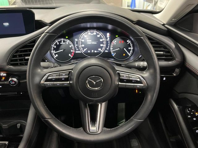 �y�����v�����X�e�A�����O�z�㎿�Ȋv���g�p���邱�ƂŁA��ɂ����������݂ƂĂ��^�]���₷���n���h���ł���