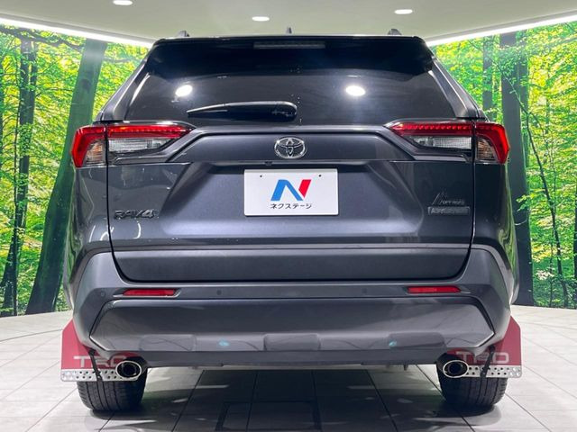 安心の最長10年・走行無制限保証(有償)をご用意。保証内容も充実はもちろん、無料点検&オイル交換や、年中無休の全国・24時間ロードサービスも付帯されておりますのでご安心下さい。