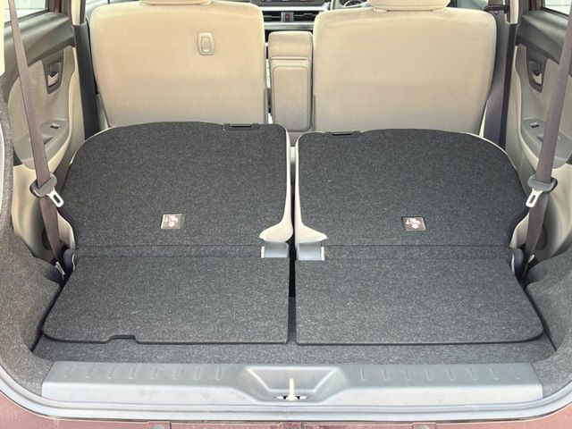 ���i�̂���������ʋ΁A���}���ɏ\���ȉ׎��X�y�[�X���m�ۂ��Ă���܂��B�Z�J���h�V�[�g��|���ƁA�傫�ȉו��̐ύڂ��\�ł���