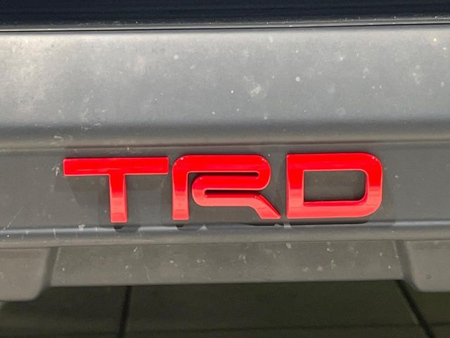 【TRDエアロ】人気のTRDエアロを装備!クルマの外観がよりスタイリッシュになり、街中で存在感あふれる1台に♪将来買い替える時にもリセールに影響しやすく、価値ある人気の装備です!