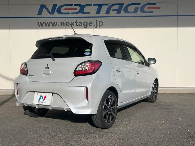 ��D�]�𒸂��Ă���܂��{�f�B�̒e�X�v���b�V���R�[�g���D�]��t���B�ʏ�̃K���X�R�[�g�ƈقȂ�A�ϋv�N��6�N�̖��@���K���X�R�[�e�B���O���A�{�f�B���L���C�ȏ�Ԃɕۂ��Ă���܂��B