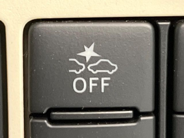 �y�X�}�[�g�A�V�X�g�z���s���ɑO���̎ԗ�����F�����A�Փ˂������Ȏ��͌x��ƃu���[�L�ŏՓˉ���Ɣ�Q�y�����A�V�X�g�B�����S�Ƀh���C�u�����y���݂��������܂��B