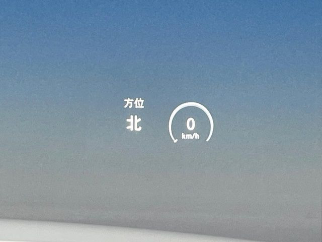 ���w�b�h�A�b�v�f�B�X�v���C:���݂̑��x�⑖�s�����f�W�^���\���ŉ^�]�ȑO���̃K���X�ɓ��e!�^�]���A���������炳���K�v�ȏ����m�F�ł���̂łƂ��Ă��֗��ň��S!