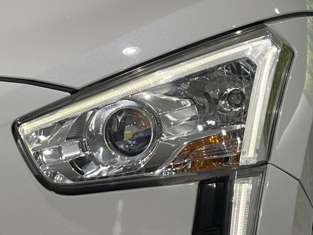 �yLED�w�b�h���C�g�z���V����ԑ��s�����ǍD�Ȏ��E���m�ۂ����S���ĉ^�]�ł��鍂�P�xLED�w�b�h���C�g�𑕔�!�_�����x�������A����d�͂��}�����Ă��܂��B