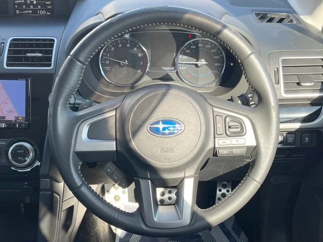 �y�����v�����X�e�A�����O�z�㎿�Ȋv���g�p���邱�ƂŁA��ɂ����������݂ƂĂ��^�]���₷���n���h���ł���