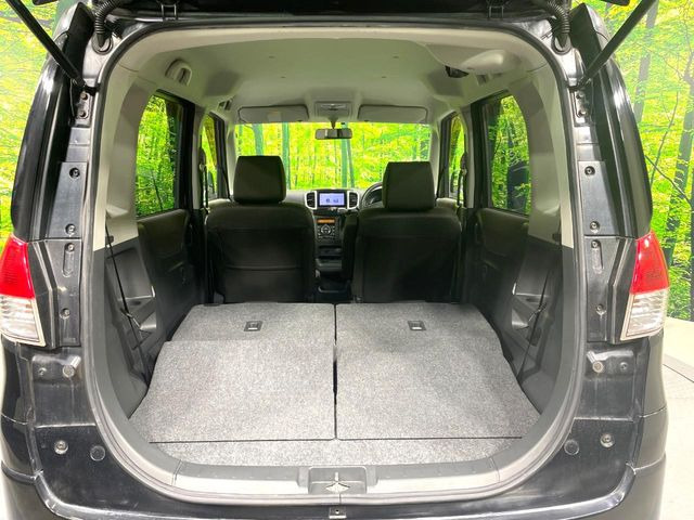 ���i�̂���������ʋ΁A���}���ɏ\���ȉ׎��X�y�[�X���m�ۂ��Ă���܂��B�Z�J���h�V�[�g��|���ƁA�傫�ȉו��̐ύڂ��\�ł���