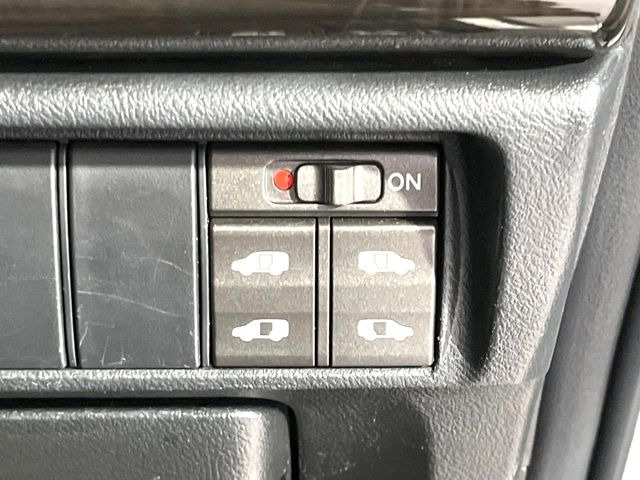 �y�����p���[�X���C�h�h�A�z�X�}�[�g�L�[��^�]�Ȃ̃X�C�b�`�Ō�ȗ����X���C�h�h�A�̊J���\���d��������͂����ăh�A���J����K�v�������A�����Ȃ��q�l�ł��ȒP�ɊJ���߂ł����K�ł���