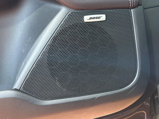 �yBOSE�T�E���h�V�X�e���t�������i�r�z�[���̃i�r�@�\�͂������A���x�ȃ`���[�j���O�\�͂����ڂ���Ă���A�������ȉ��y�����y���݂��������܂���