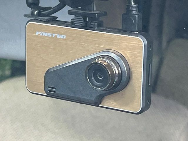 �y�h���C�u���R�[�_�[�z���S�E���S�ȃJ�[���C�t�ɕK�{�̃h���C�u���R�[�_�[�𑕔�!���s���͂������A������^�]�⎖�̂ɑ��������ۂ̏󋵂��f���ŋL�^���A����̃��X�N�ɔ����܂��B