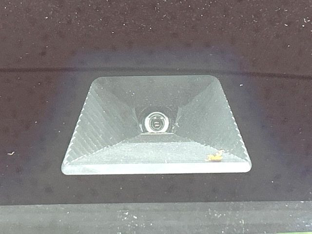 �y�z���_�Z���V���O�z���s���ɑO���̎ԗ�����F�����A�Փ˂������Ȏ��͌x��ƃu���[�L�ŏՓˉ���Ɣ�Q�y�����A�V�X�g�B�����S�Ƀh���C�u�����y���݂��������܂��B