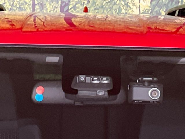 �y�v���N���b�V���Z�[�t�e�B�z�O���̎ԗ��������m���A�Փ˂������Ȏ��͌x��Œ��ӂ𑣂��A�u���[�L�𓥂ޗ͂��T�|�[�g�B�u���[�L�𓥂߂Ȃ������ꍇ�͏Փ˔�Q�y���u���[�L���쓮�A�Փˉ�����T�|�[�g���܂��B