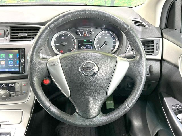 �y�����v�����X�e�A�����O�z�㎿�Ȋv���g�p���邱�ƂŁA��ɂ����������݂ƂĂ��^�]���₷���n���h���ł���