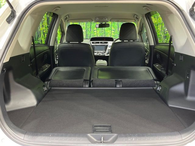 ���i�̂���������ʋ΁A���}���ɏ\���ȉ׎��X�y�[�X���m�ۂ��Ă���܂��B�Z�J���h�V�[�g��|���ƁA�傫�ȉו��̐ύڂ��\�ł���