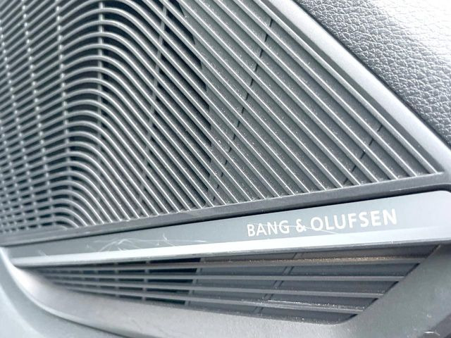 ��Bang&Olufsen�T�E���h�V�X�e��:�����C���e���A���������̃v���~�A���T�E���h�V�X�e���𑕔����Ă���A���i�����Տꊴ�̂��鉹�y���ԓ��ł��y���݂��������܂��B