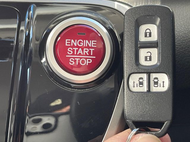 �yHonda�X�}�[�g�L�[�z�J�o����|�P�b�g�ɓ��ꂽ�܂܂ł��h�A�̎{���E�������\�ȃX�}�[�g�L�[�𑕔��B�G���W���̃I���E�I�t�����J�M�����o���K�v����������Ƃ��Ă��֗��ł���