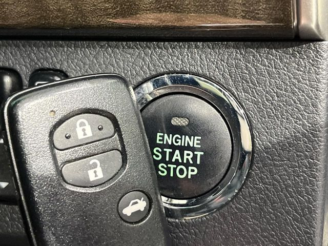 �y�X�}�[�g�L�[�z�J�o����|�P�b�g�ɓ��ꂽ�܂܂ł��h�A�̎{���E�������\�ȃX�}�[�g�L�[�𑕔��B�G���W���̃I���E�I�t�����J�M�����o���K�v����������Ƃ��Ă��֗��ł���