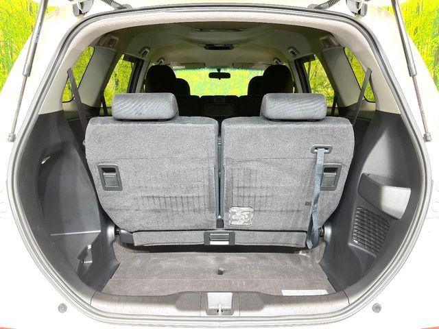 ���i�̂���������ʋ΁A���}���ɏ\���ȉ׎��X�y�[�X���m�ۂ��Ă���܂��B�Z�J���h�V�[�g��|���ƁA�傫�ȉו��̐ύڂ��\�ł���