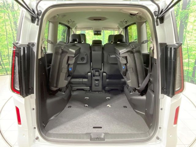 ���i�̂���������ʋ΁A���}���ɏ\���ȉ׎��X�y�[�X���m�ۂ��Ă���܂��B�Z�J���h�V�[�g��|���ƁA�傫�ȉו��̐ύڂ��\�ł���