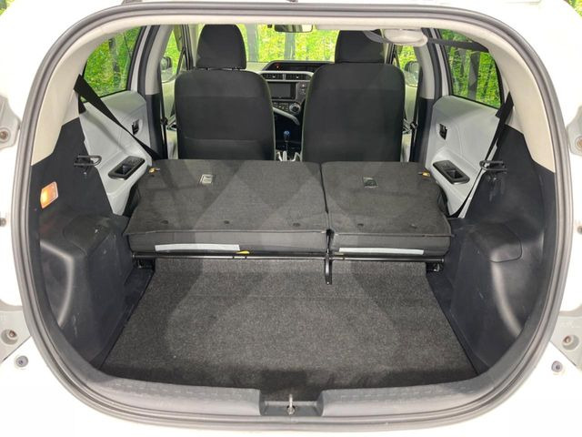 ���i�̂���������ʋ΁A���}���ɏ\���ȉ׎��X�y�[�X���m�ۂ��Ă���܂��B�Z�J���h�V�[�g��|���ƁA�傫�ȉו��̐ύڂ��\�ł���