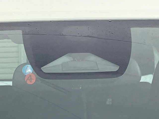 �y�z���_�Z���V���O�z���s���ɑO���̎ԗ�����F�����A�Փ˂������Ȏ��͌x��ƃu���[�L�ŏՓˉ���Ɣ�Q�y�����A�V�X�g�B�����S�Ƀh���C�u�����y���݂��������܂��B