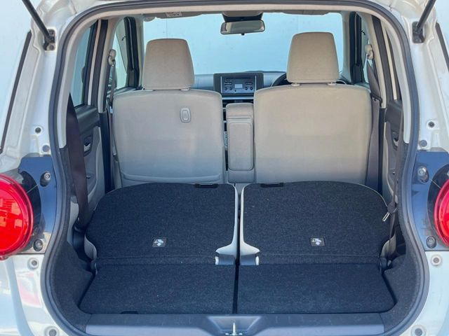 ���i�̂���������ʋ΁A���}���ɏ\���ȉ׎��X�y�[�X���m�ۂ��Ă���܂��B�Z�J���h�V�[�g��|���ƁA�傫�ȉו��̐ύڂ��\�ł���