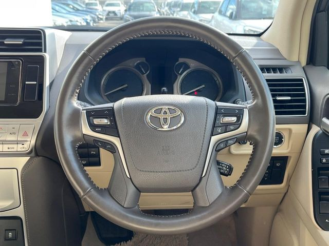 �y�����v�����X�e�A�����O�z�㎿�Ȋv���g�p���邱�ƂŁA��ɂ����������݂ƂĂ��^�]���₷���n���h���ł���