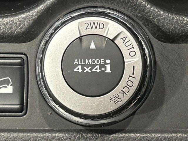 �y�I�[�����[�h4&times;4�z2WD/4WD���[�h����y�ɐ؂�ւ��\�B�R��d����2WD�A�X�^�b�N���ɖ𗧂�LOCK�AAUTO���[�h�ł�4WD�̔z���������Œ������A�H�ʏ󋵂��킸���肵��������T�|�[�g�B