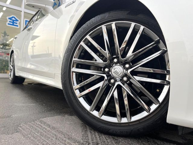 �y18�C���`�A���~�z�C�[���z�O�ςɃ}�b�`�����A���~�z�C�[���𑕒����Ă���܂��B�e��A���~�z�C�[����A�X�^�b�h���X�^�C�����戵�����Ă���܂��B���񂲑��k����������