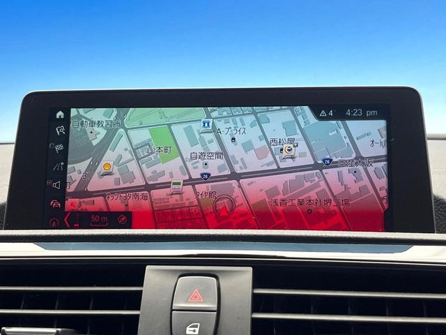 �������i�r:��̊��̂���i�r�́A����������ԓ������o���Ă���܂��B�I�[�f�B�I�@�\���[�����Ă���܂��̂ŁA�^�]�����y���߂܂���