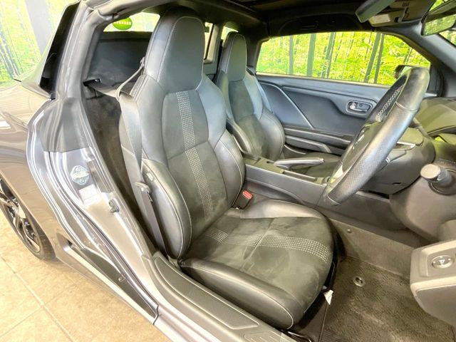 �y�n�[�t���U�[�V�[�g�z�������ƍ���S�n�𗼗������l�C�̃V�[�g���w�ʁE���ʂ̃t�@�u���b�N�f�ނ́A�ʋC���̗ǂ��⊊��ɂ����ɗD��Ă��܂��B�C���╞���ɍ��E���ꂸ���K�ɂ���肢�������܂��B