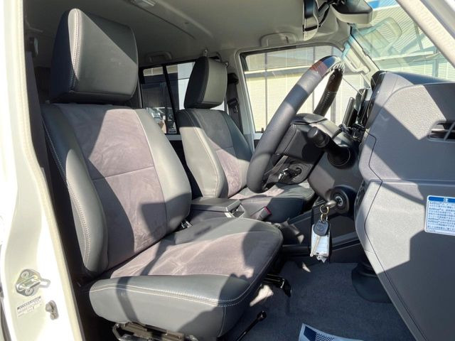 �y�n�[�t���U�[�V�[�g�z�������ƍ���S�n�𗼗������l�C�̃V�[�g���w�ʁE���ʂ̃t�@�u���b�N�f�ނ́A�ʋC���̗ǂ��⊊��ɂ����ɗD��Ă��܂��B�C���╞���ɍ��E���ꂸ���K�ɂ���肢�������܂��B