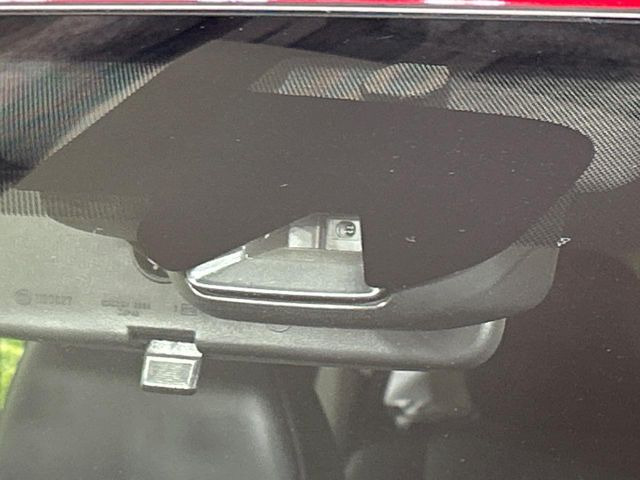 �y�G�}�[�W�F���V�[�u���[�L�z���s���ɑO���̎ԗ�����F�����A�Փ˂������Ȏ��͌x��ƃu���[�L�ŏՓˉ���Ɣ�Q�y�����A�V�X�g�B�����S�Ƀh���C�u�����y���݂��������܂��B