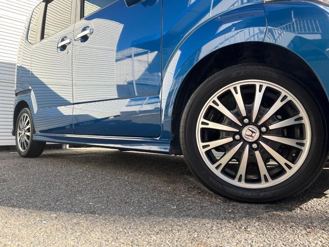 �y����15�C���`�A���~�z�C�[���z�O�ςɃ}�b�`���������A���~�z�C�[���𑕒����Ă���܂��B�e��ЊO�A���~�z�C�[����A�X�^�b�h���X�^�C�����戵�����Ă���܂��B���񂲑��k����������