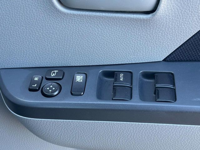 �y�d���i�[�~���[�z�T�C�h�~���[�͓d���i�[���ƂȂ��Ă���A�������ԏ�ł��L�Y�������X�N��}�����܂��B