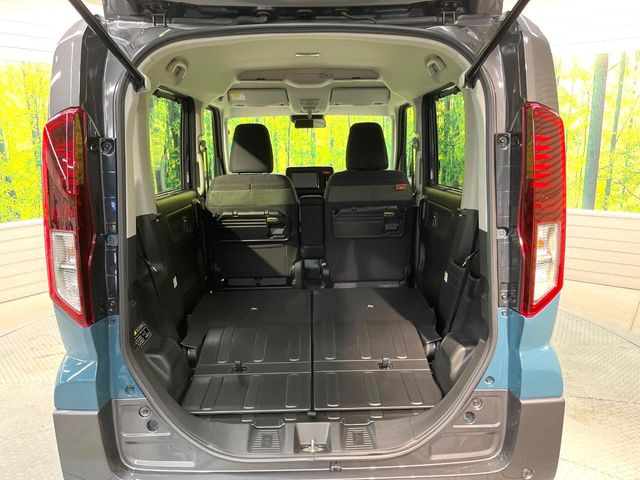 ���i�̂���������ʋ΁A���}���ɏ\���ȉ׎��X�y�[�X���m�ۂ��Ă���܂��B�Z�J���h�V�[�g��|���ƁA�傫�ȉו��̐ύڂ��\�ł���