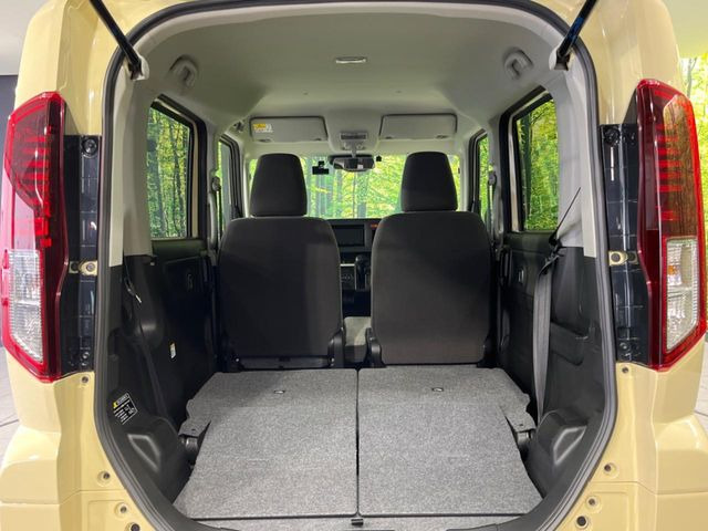 ���i�̂���������ʋ΁A���}���ɏ\���ȉ׎��X�y�[�X���m�ۂ��Ă���܂��B�Z�J���h�V�[�g��|���ƁA�傫�ȉו��̐ύڂ��\�ł���