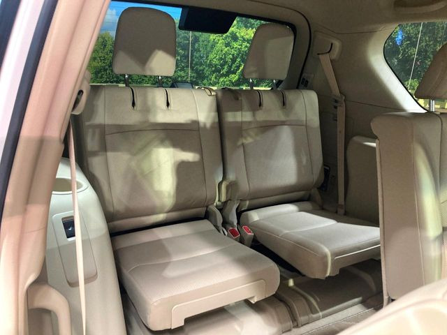 床下収納式のサードシートです。座席部分をコンパクトに収納でき、広大な荷室スペースとしてお使いいただけます!乗車人数や荷物の量など利用シーンに合わせて3列目を有効活用でき、とっても便利♪