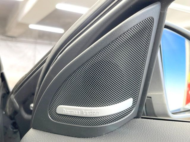 ��harman/kardon�T�E���h�V�X�e��:�I�[�f�B�I��僁�[�J�[����|����v���~�A���X�s�[�J�[�𑕔��B�����̃X�s�[�J�[����A���̗������܂ŕ����鍂�i���ȉ��y�����y���݂��������܂��B