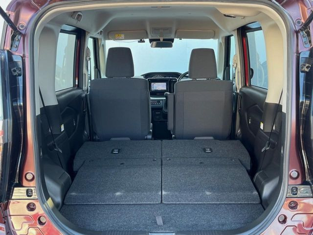 ���i�̂���������ʋ΁A���}���ɏ\���ȉ׎��X�y�[�X���m�ۂ��Ă���܂��B�Z�J���h�V�[�g��|���ƁA�傫�ȉו��̐ύڂ��\�ł���