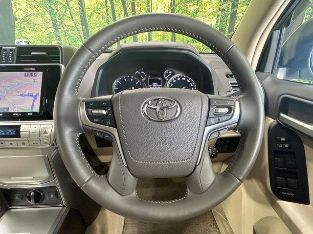 �y�����v�����X�e�A�����O�z�㎿�Ȋv���g�p���邱�ƂŁA��ɂ����������݂ƂĂ��^�]���₷���n���h���ł���