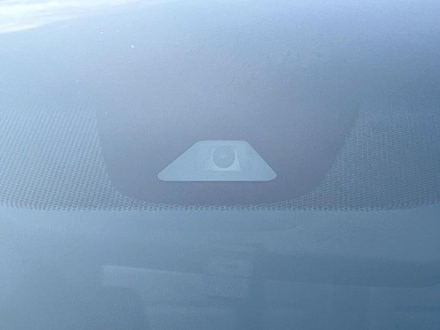 �y�z���_�Z���V���O�z���s���ɑO���̎ԗ�����F�����A�Փ˂������Ȏ��͌x��ƃu���[�L�ŏՓˉ���Ɣ�Q�y�����A�V�X�g�B�����S�Ƀh���C�u�����y���݂��������܂��B